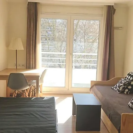 7 Min Walk Metro Line 1-la Defense Charras Apartment Courbevoie