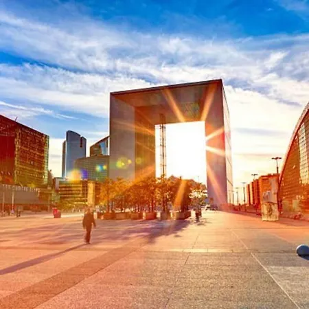 Apartment 7 Min Walk Metro Line 1-la Defense Charras