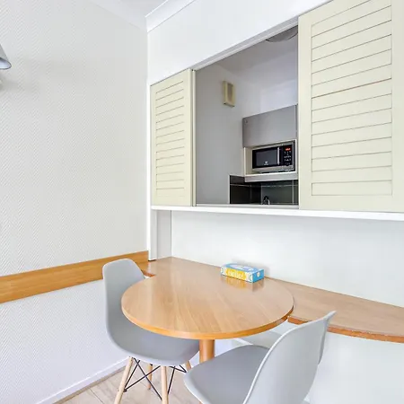 7 Min Walk Metro Line 1-la Defense Charras Appartement