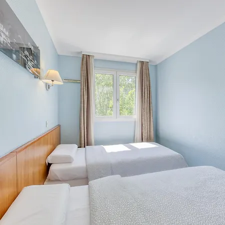 7 Min Walk Metro Line 1-la Defense Charras Apartment