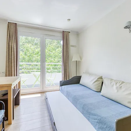 7 Min Walk Metro Line 1-la Defense Charras Appartement